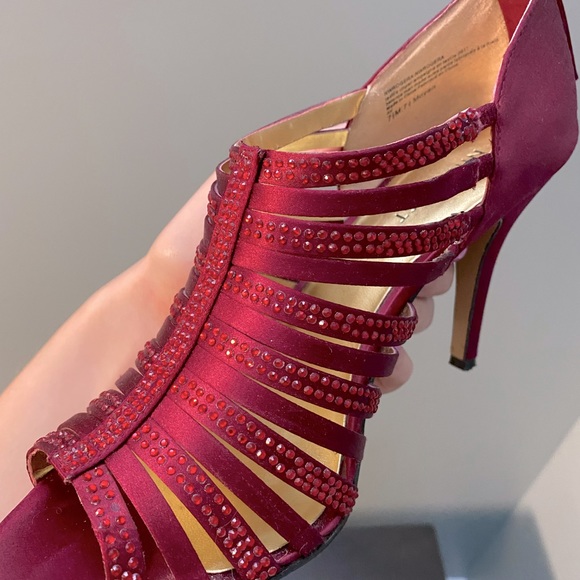 Nine West Red Satin and Rhinestone Evening Heels 🌹 - Picture 6 of 10